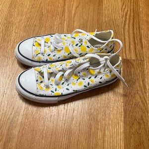 Girls size 4 lemon converse Like New